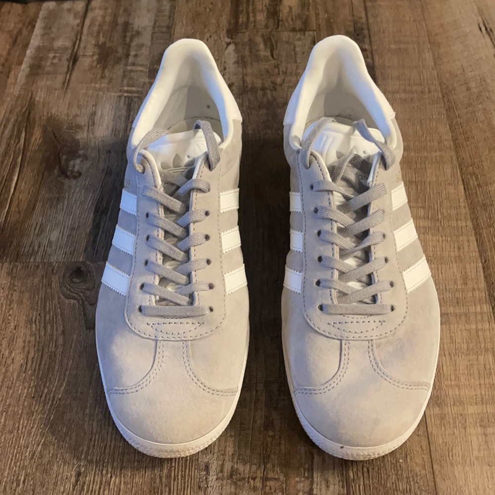*ADIDAS* grey sneakers ; size: W 7.5 ; condition: *NEW*